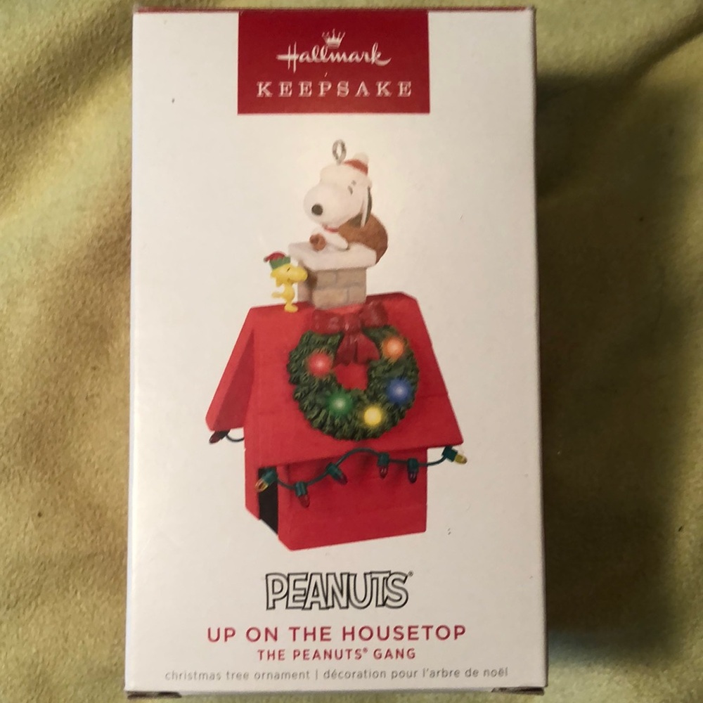 Peanuts “Up on the Housetop” Peanuts Gang/ Hallmark/ Snoop&Woodstock/doghouse